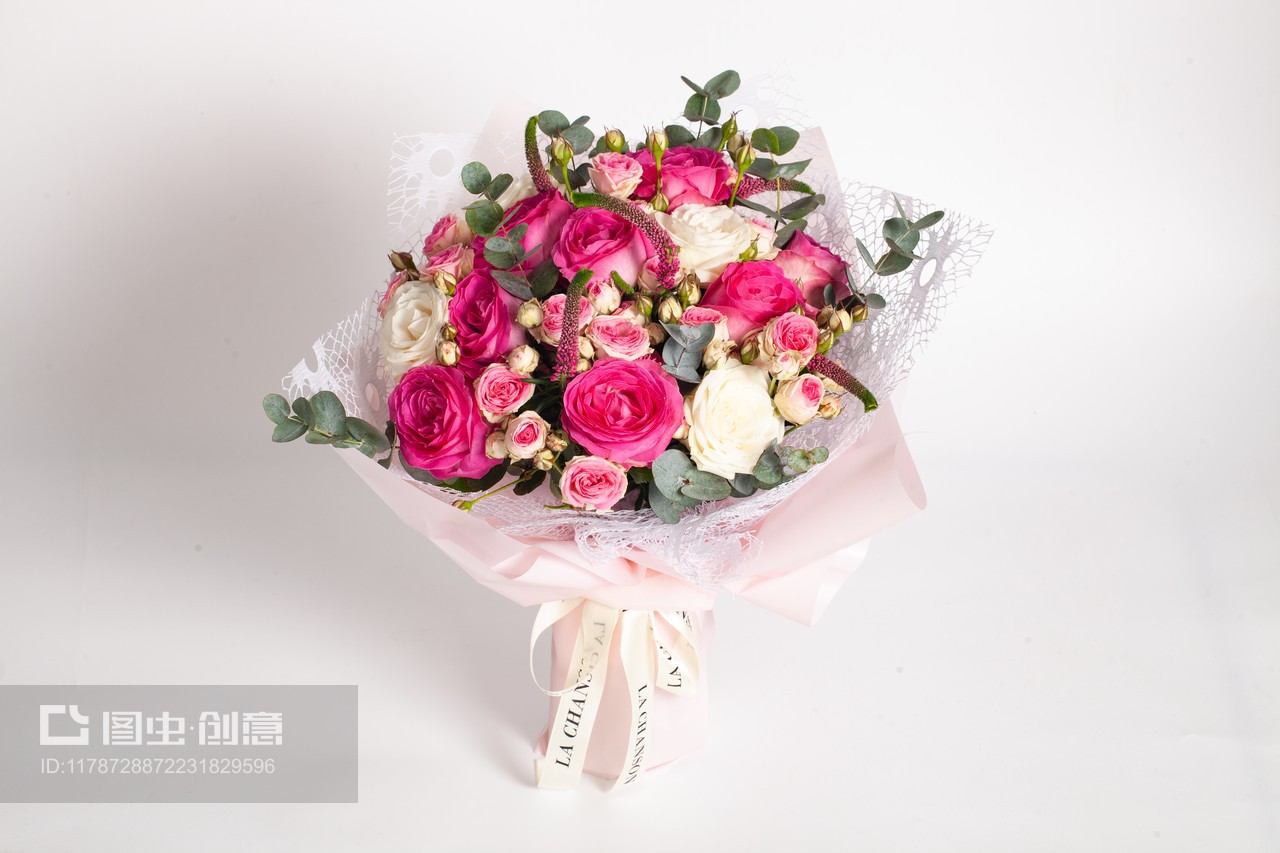 色彩綻放的情意 手捧花與禮品花卉的色彩藝術(shù)